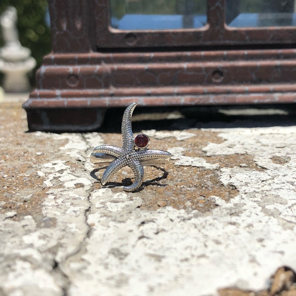 Garnet Sterling Silver Starfish Ring Sz 8